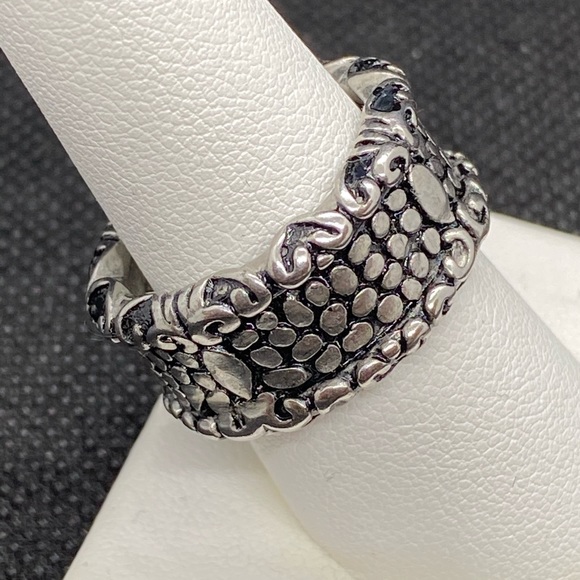 Ring - Picture 2 of 3